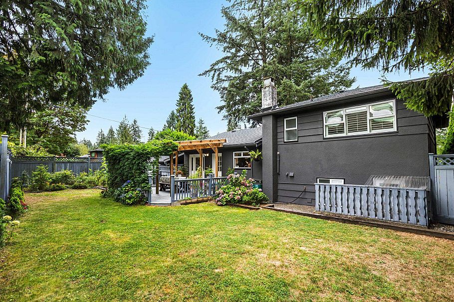 3020 Thorncliffe Drive North Vancouver, BC - 31