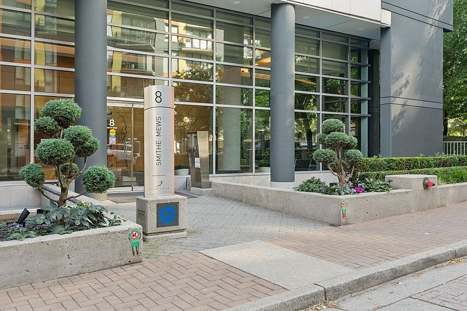 305 8 Smithe Mews Vancouver, BC - 38