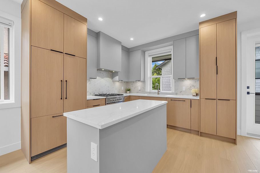 1 3436 Triumph Street Vancouver, BC - 12