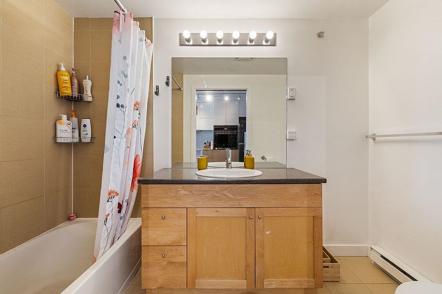 PH10 702 E King Edward Avenue Vancouver, BC - 21