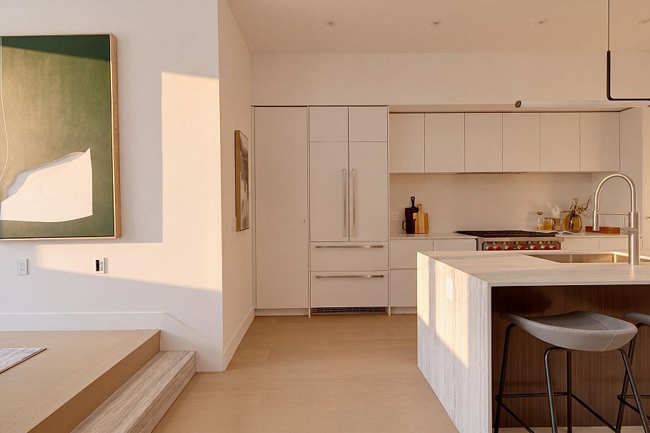 1 75 E 23rd Avenue Vancouver, BC - 4