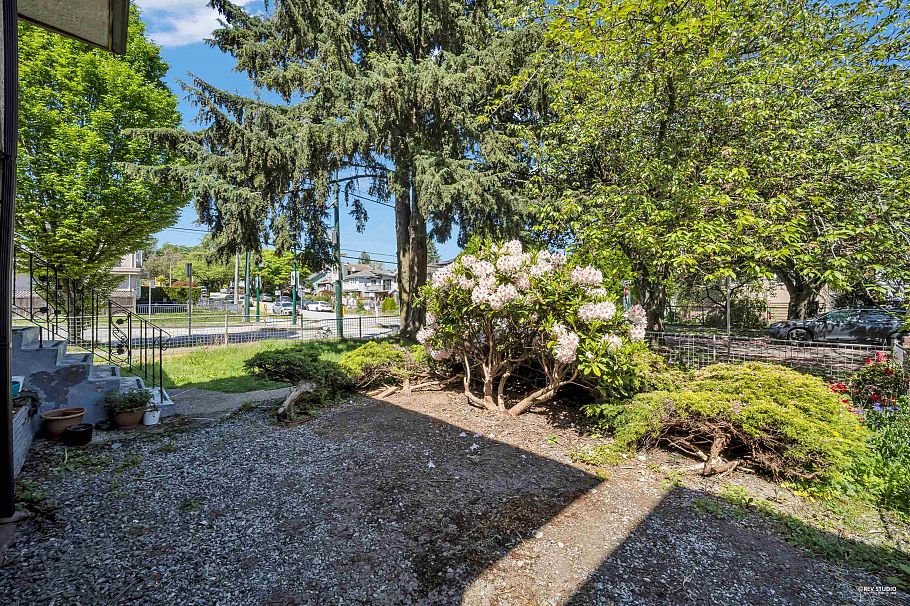 3006 E 27th Avenue Vancouver, BC - 3