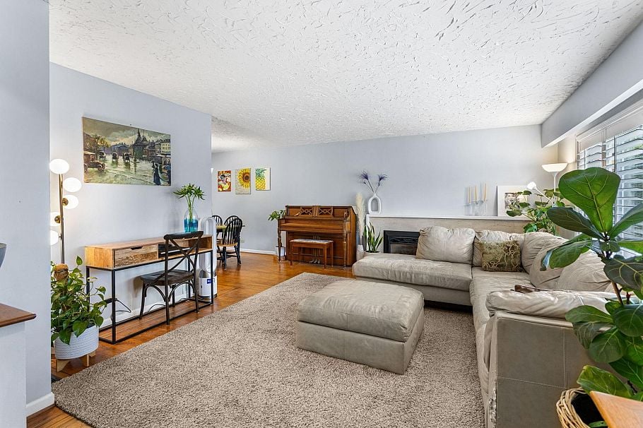 3020 Thorncliffe Drive North Vancouver, BC - 3