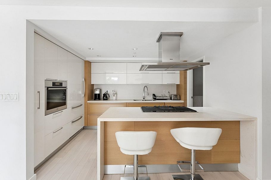 305 8 Smithe Mews Vancouver, BC - 7