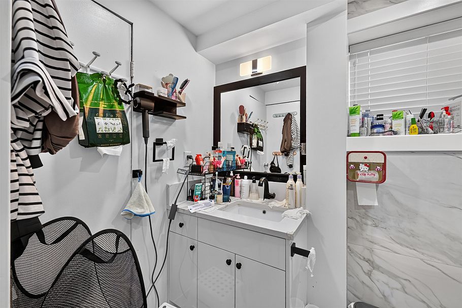 1315 E 33rd Avenue Vancouver, BC - 20