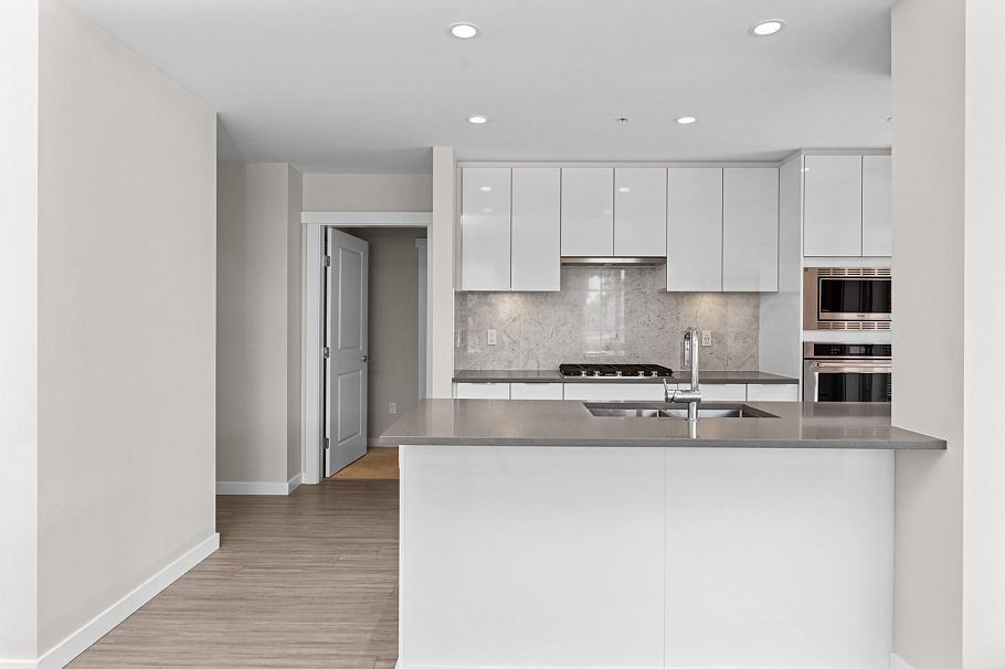 212 2663 Library Lane North Vancouver, BC - 11