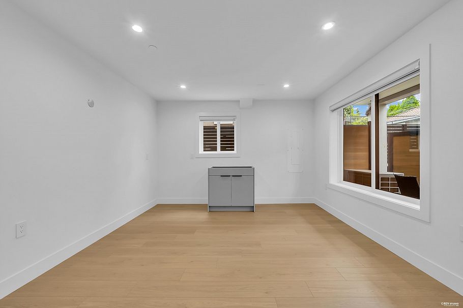 1 3436 Triumph Street Vancouver, BC - 25