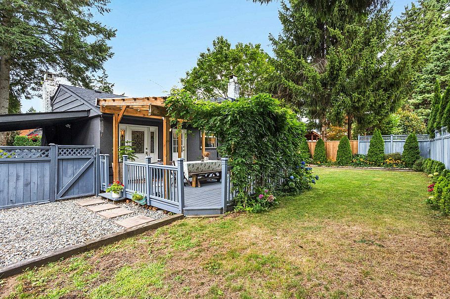 3020 Thorncliffe Drive North Vancouver, BC - 30