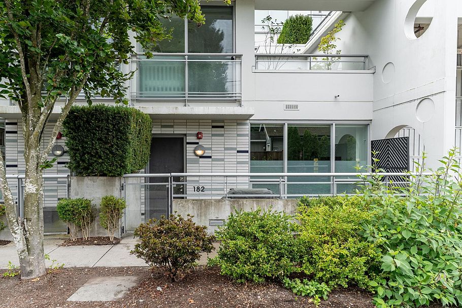 182 E 17th Avenue Vancouver, BC - 3