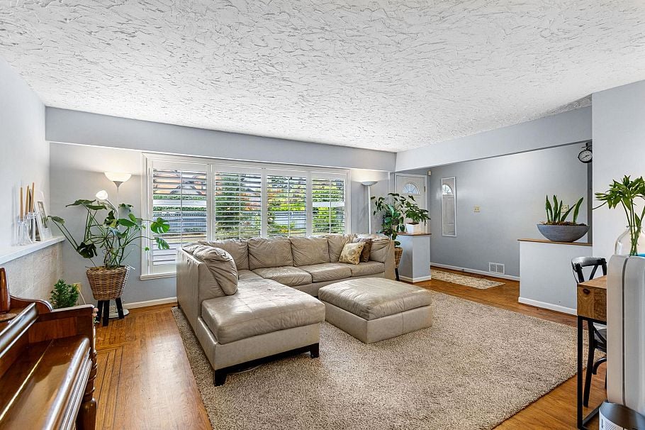 3020 Thorncliffe Drive North Vancouver, BC - 2