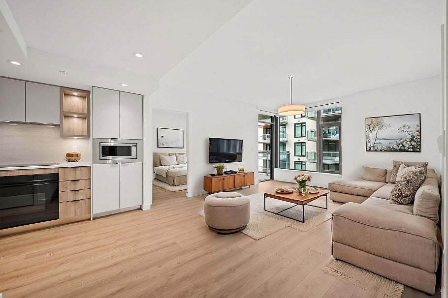 425 755 Harbourside Drive North Vancouver, BC - 4
