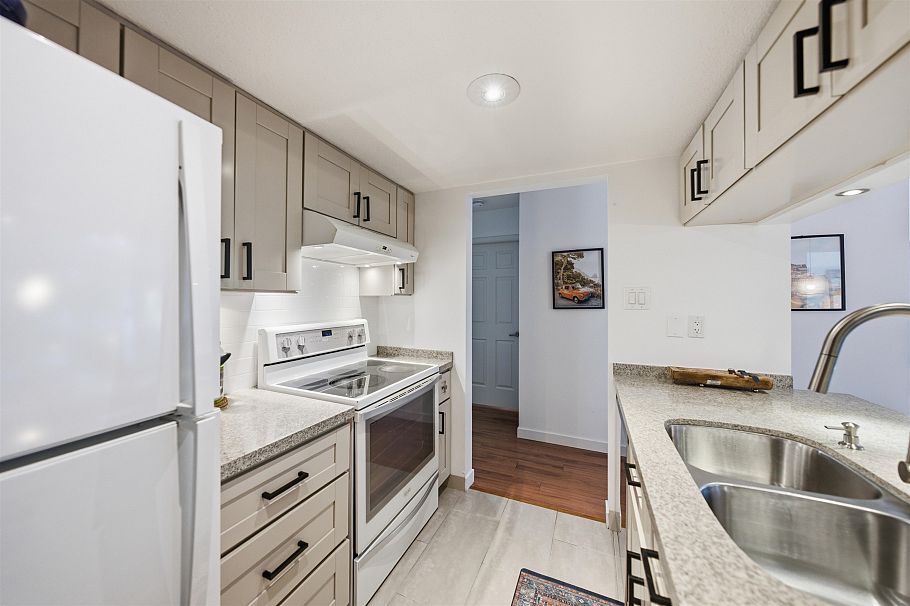 304 865 W 15th Avenue Vancouver, BC - 13