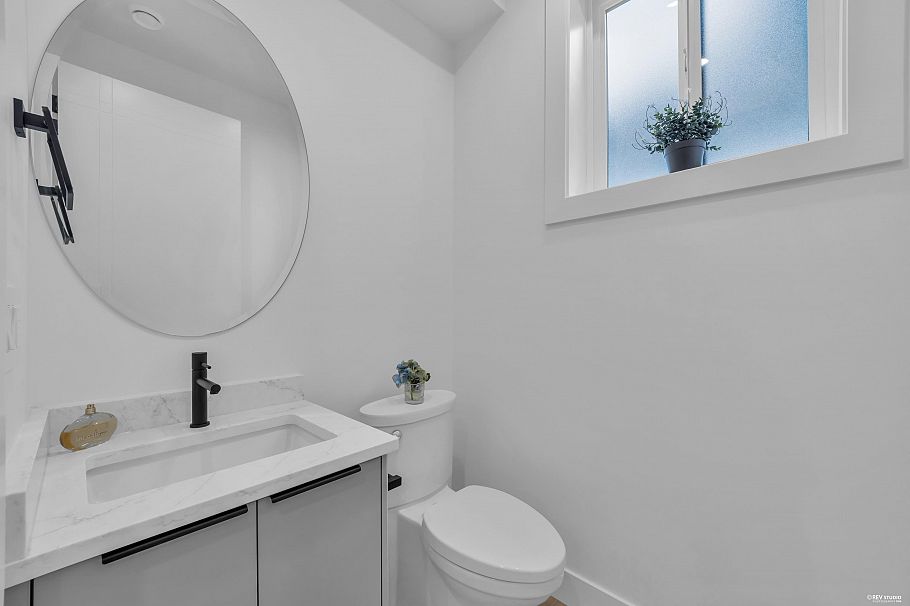 1 3438 Triumph Street Vancouver, BC - 18