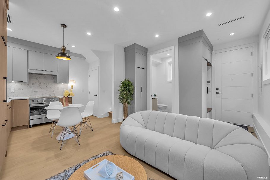 1 3438 Triumph Street Vancouver, BC - 2