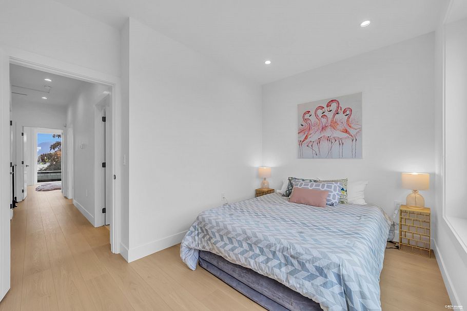 1 3436 Triumph Street Vancouver, BC - 18