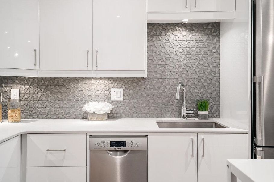 208 1425 Cypress Street Vancouver, BC - 4