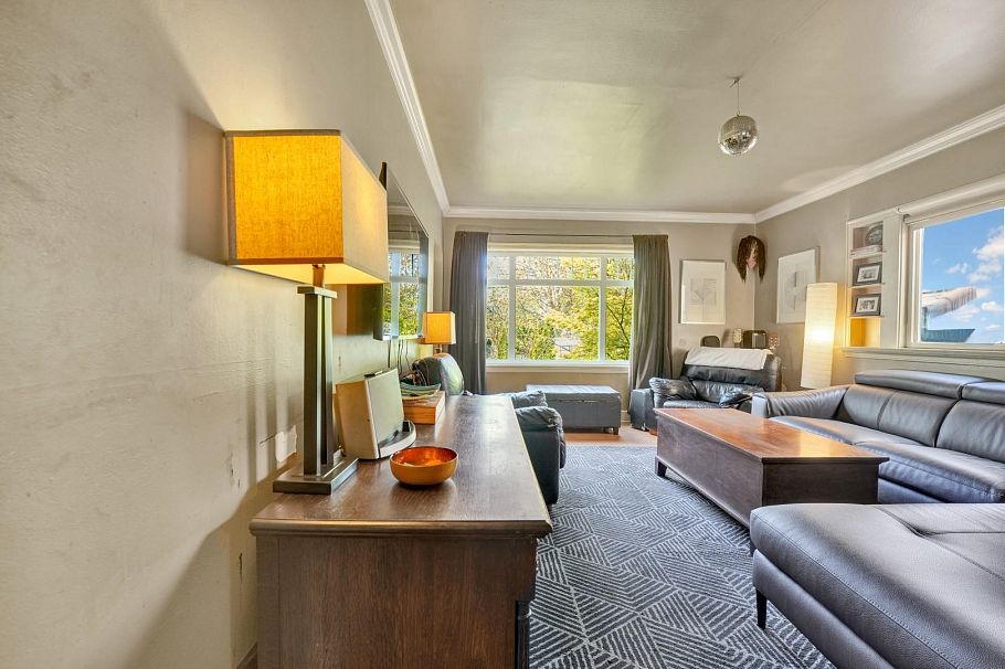 2150 Nanaimo Street Vancouver, BC - 2