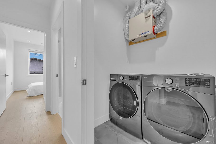 1 3438 Triumph Street Vancouver, BC - 19
