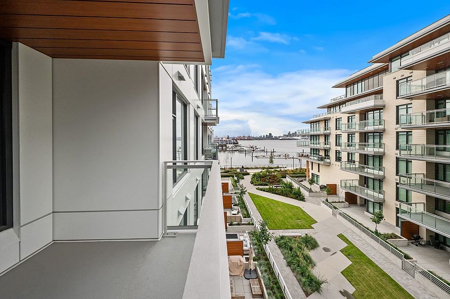 425 755 Harbourside Drive North Vancouver, BC - 16