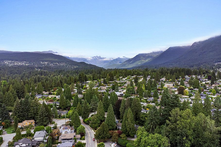 3020 Thorncliffe Drive North Vancouver, BC - 36