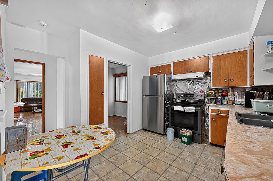 1315 E 33rd Avenue Vancouver, BC - 25