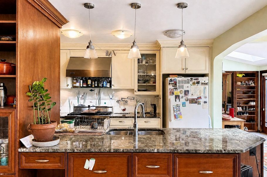 624 W 30th Avenue Vancouver, BC - 1