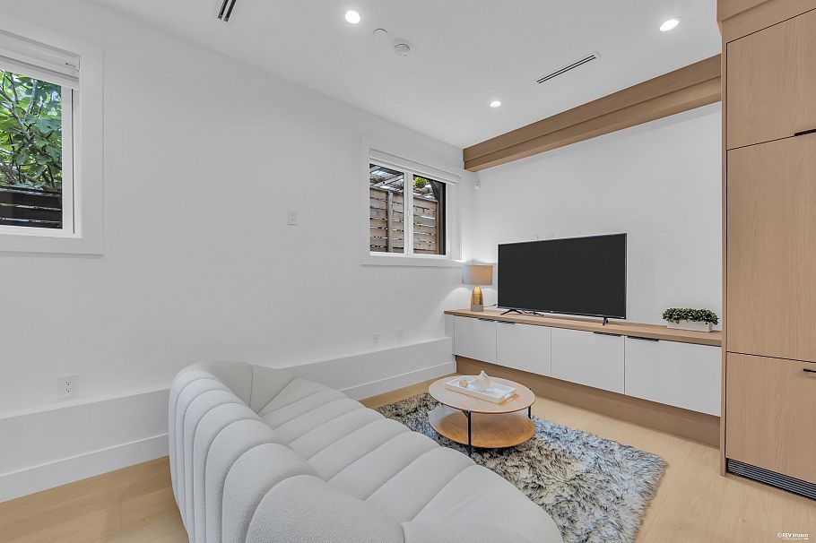 1 3438 Triumph Street Vancouver, BC - 5