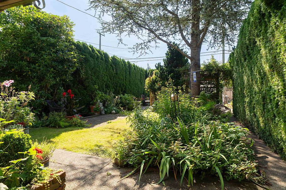3864 W 29th Avenue Vancouver, BC - 31