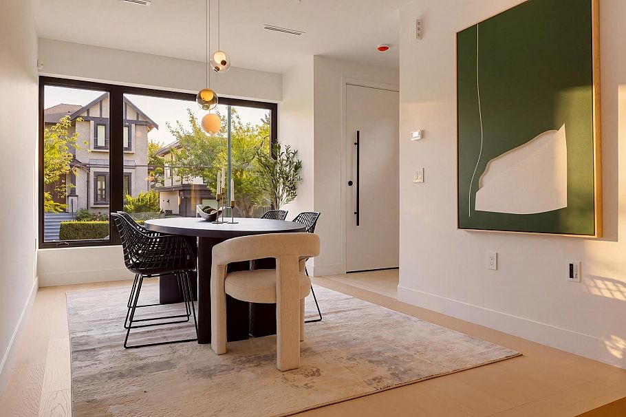 1 75 E 23rd Avenue Vancouver, BC - 5