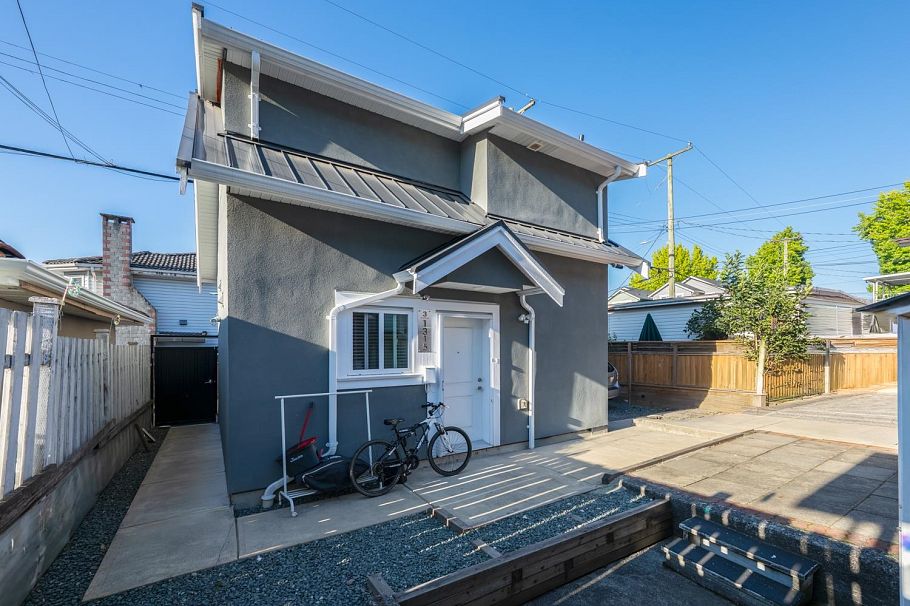 1315 E 33rd Avenue Vancouver, BC - 36