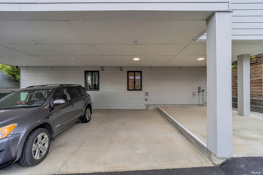 1 3438 Triumph Street Vancouver, BC - 22