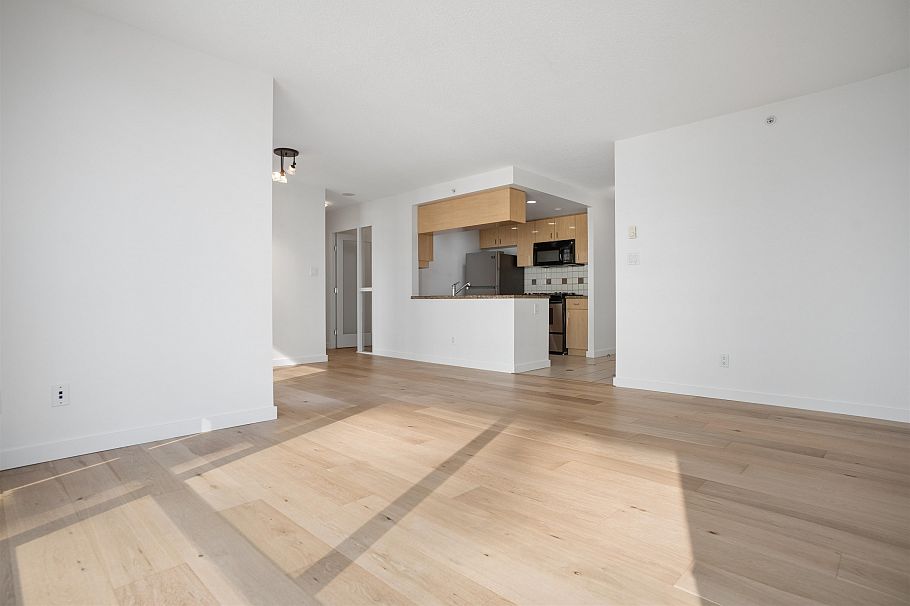 505 1067 Marinaside Crescent Vancouver, BC - 10