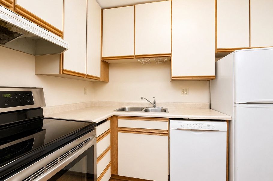 203 1775 W 10th Avenue Vancouver, BC - 6