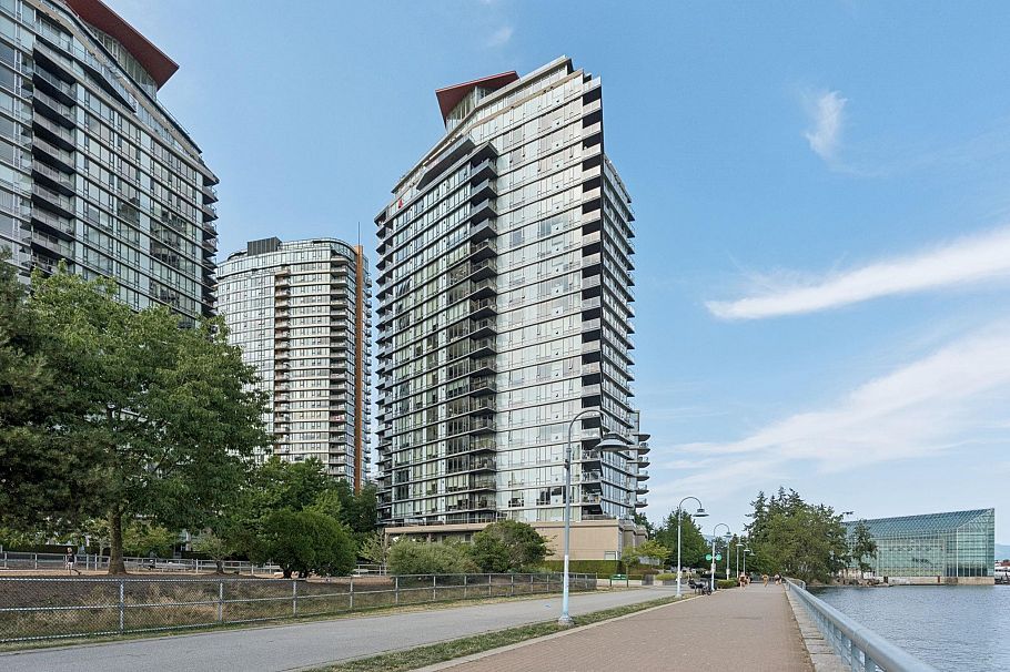 305 8 Smithe Mews Vancouver, BC - 39