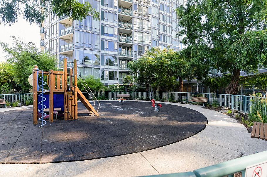 505 1067 Marinaside Crescent Vancouver, BC - 32
