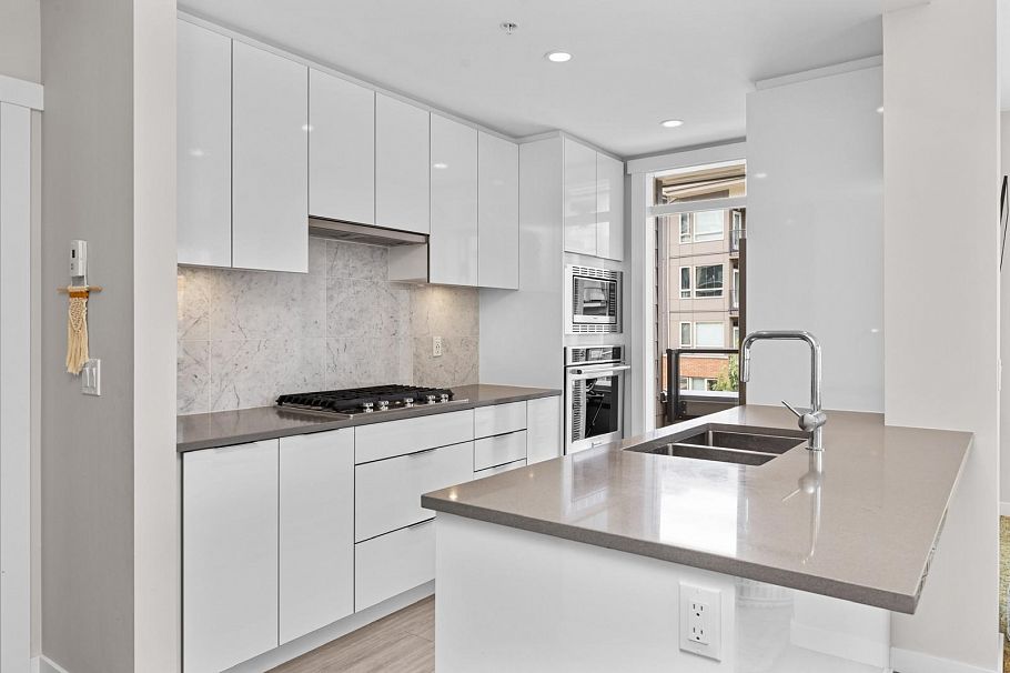 212 2663 Library Lane North Vancouver, BC - 12