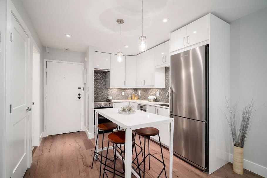 208 1425 Cypress Street Vancouver, BC - 2