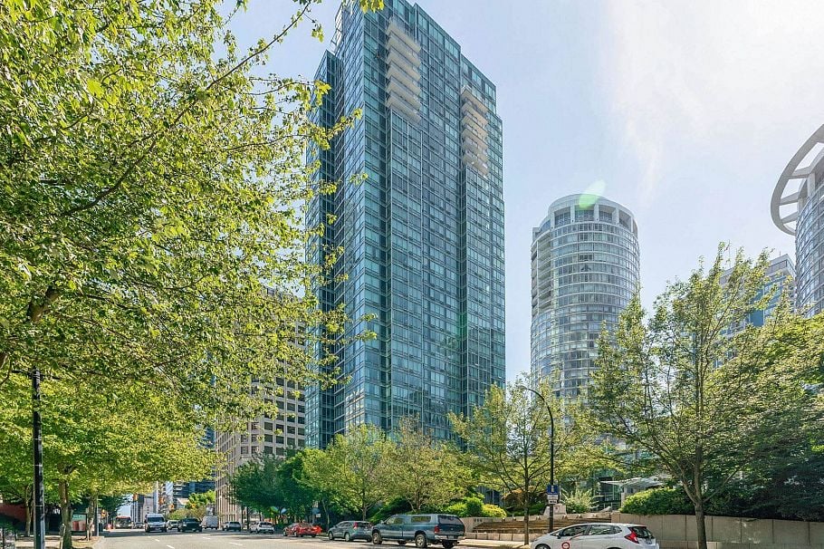 1808 1200 W Georgia Street Vancouver, BC - 2