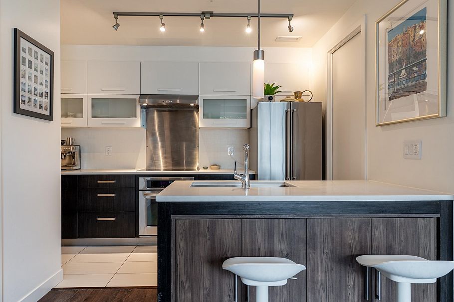 182 E 17th Avenue Vancouver, BC - 1