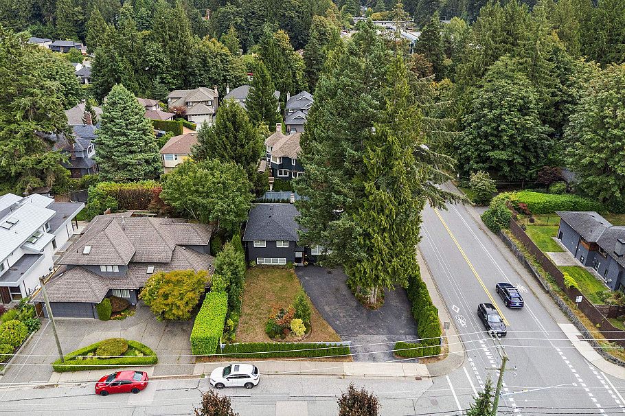 3020 Thorncliffe Drive North Vancouver, BC - 33