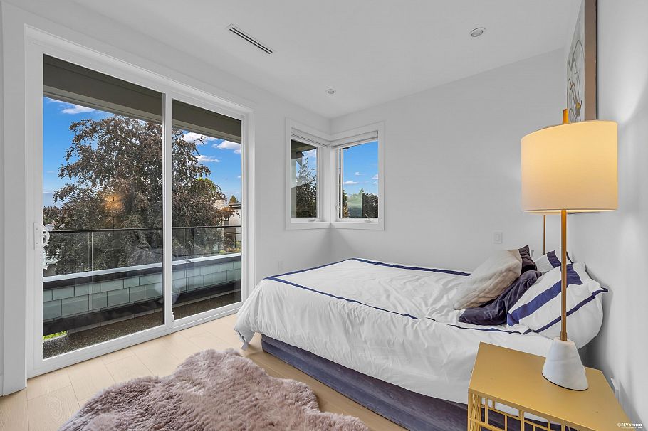 1 3436 Triumph Street Vancouver, BC - 21