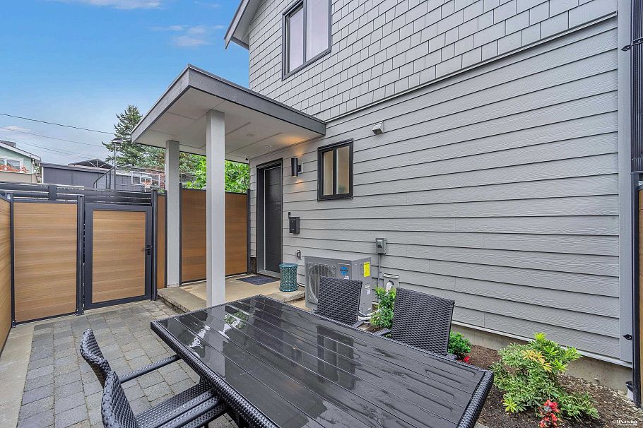 1 3438 Triumph Street Vancouver, BC - 20