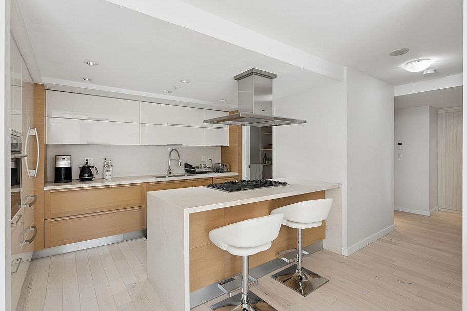 305 8 Smithe Mews Vancouver, BC - 6