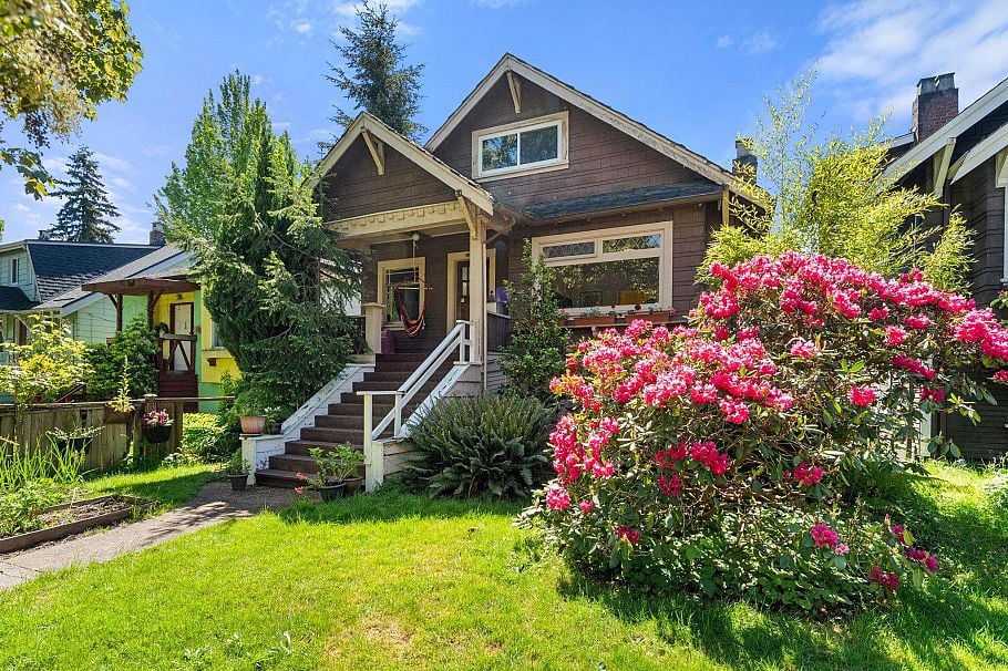 3218 W 6th Avenue Vancouver, BC - 1