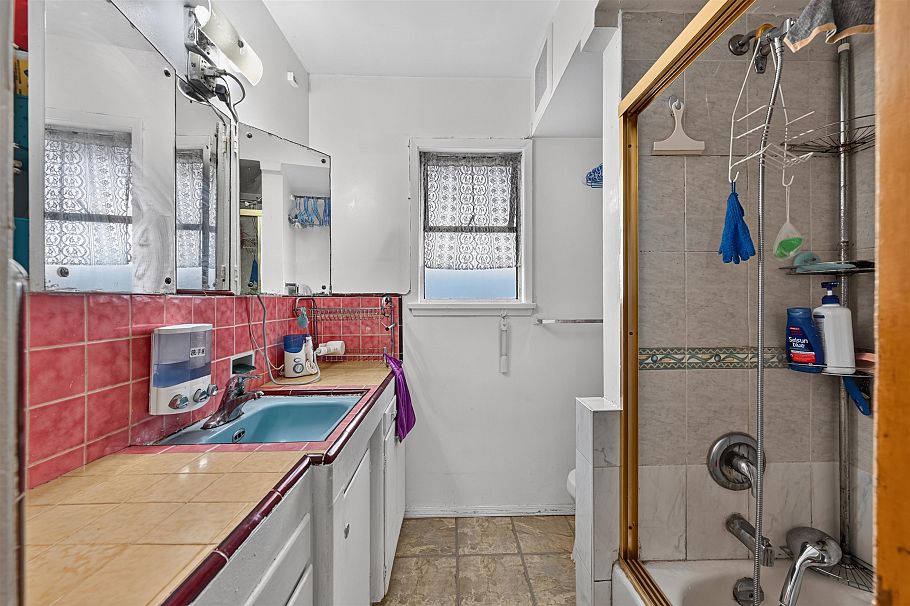 1315 E 33rd Avenue Vancouver, BC - 30