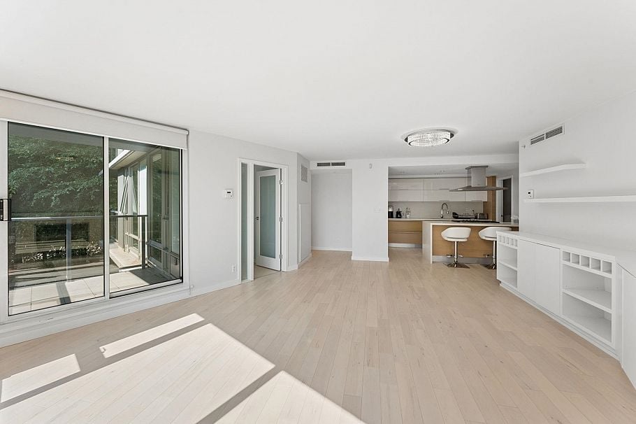 305 8 Smithe Mews Vancouver, BC - 5