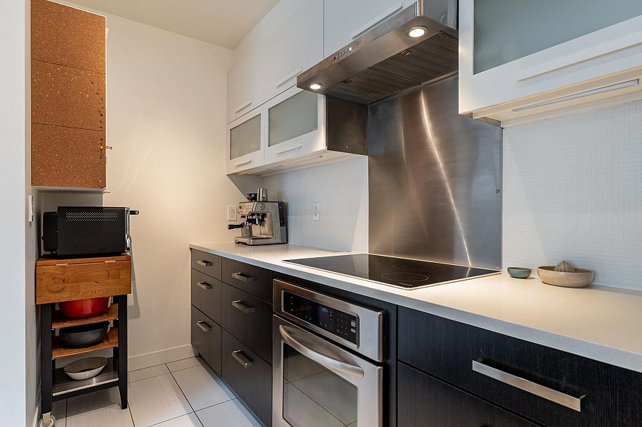 182 E 17th Avenue Vancouver, BC - 17