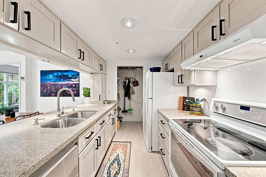 304 865 W 15th Avenue Vancouver, BC - 12