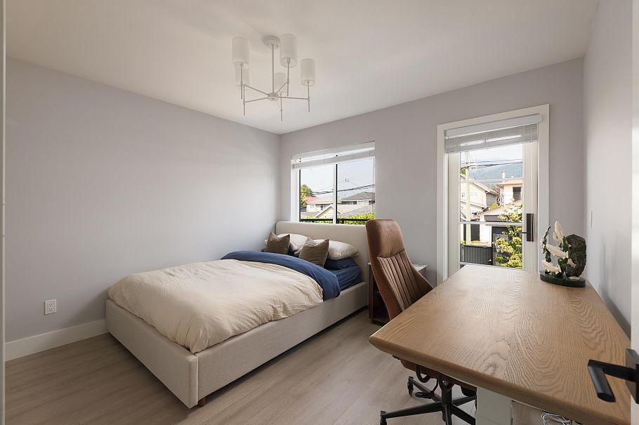 238 E 19th Street North Vancouver, BC - 17
