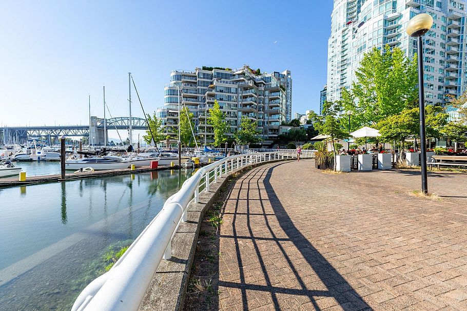 505 1067 Marinaside Crescent Vancouver, BC - 36